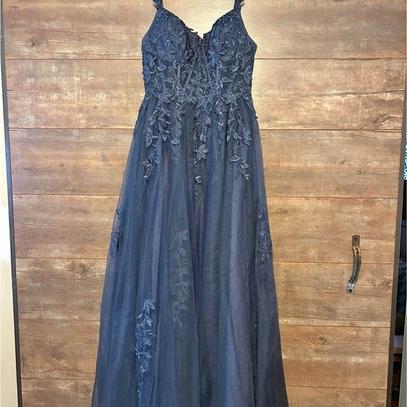 David’s Bridal Blue Tulle Prom Dress - Picture 2 of 9